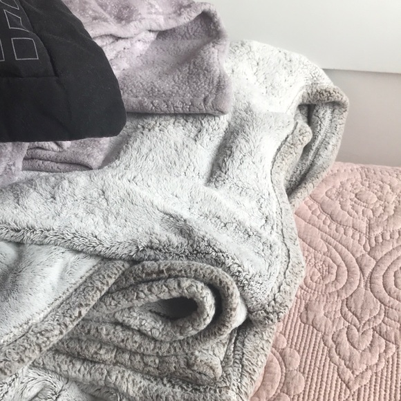 Meet your Posher, Jessica - Picture 1 of 1